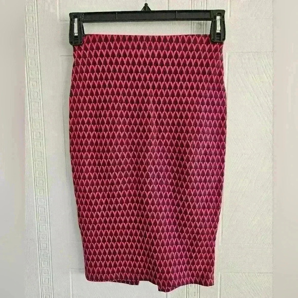 Zara Trafaluc Red Black Geometric Pull On Stretch Midi Skirt Back Slit Sz S EUC - Picture 1 of 10